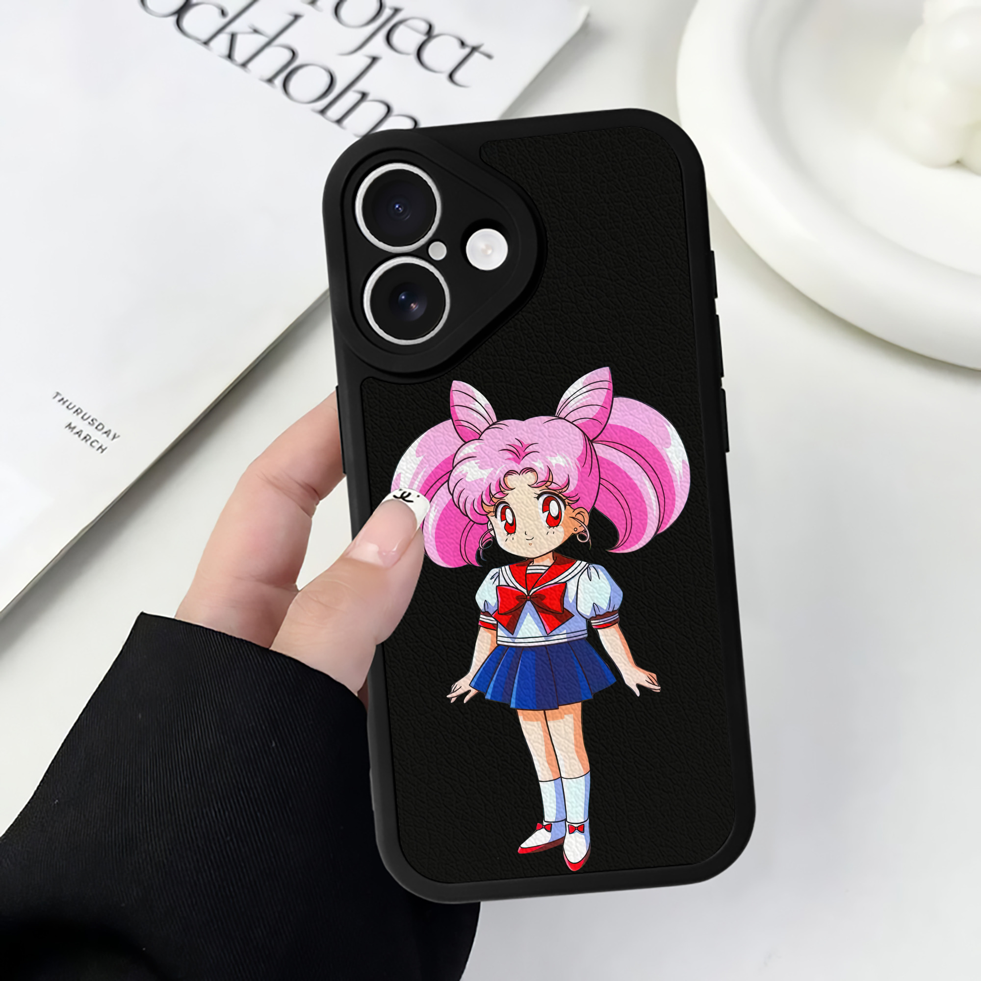 （画像用） 美少女戦士セーラームーン ちびうさ Sailor Moon Chibiusa Tsukino Usagi Small Lady Serenity 【iPhone 16シリーズ対応】シリコンスマホケース（レザー調） 材質：シリコン